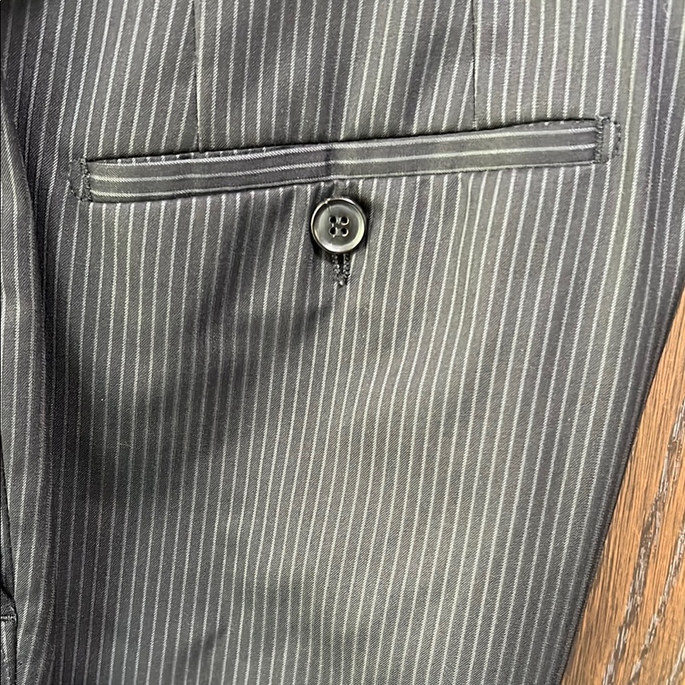 Hugo Boss Suit Black Pinstripe, 100% Virgin Wool, Made in USA, 40R - Picture 14 of 16